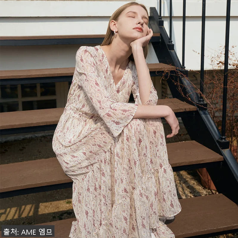 VANESSA Vneck Flower 관련 이미지 2