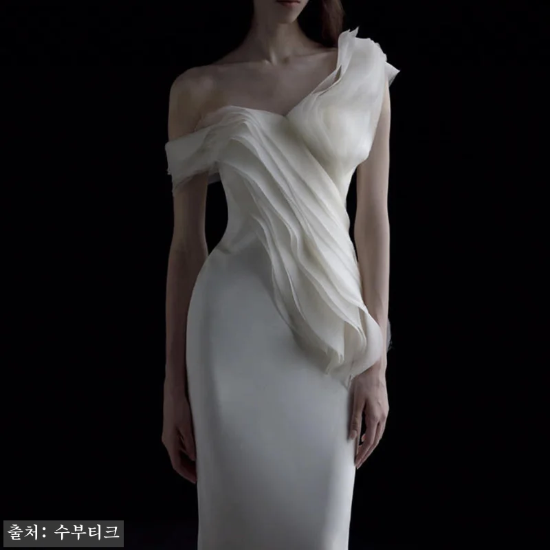 새틴 원숄더 프릴 스몰웨딩 드레스 사 관련 이미지 3