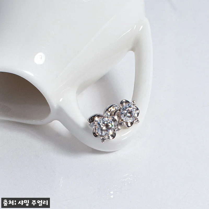 3부 다이아 연꽃 귀걸이 찐후기 체크, 데일리부터 예물 선물까지 눈여겨볼 디자인 11 3부 다이아 연꽃 귀걸이 찐후기 체크 관련 이미지 3